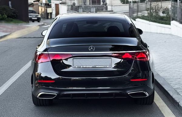 Оренда Mercedes Benz E-class W214 на весілля