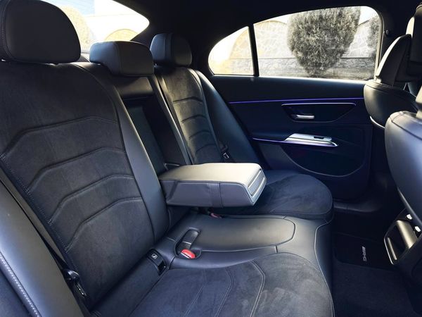 Оренда Mercedes Benz E-class W214 на весілля