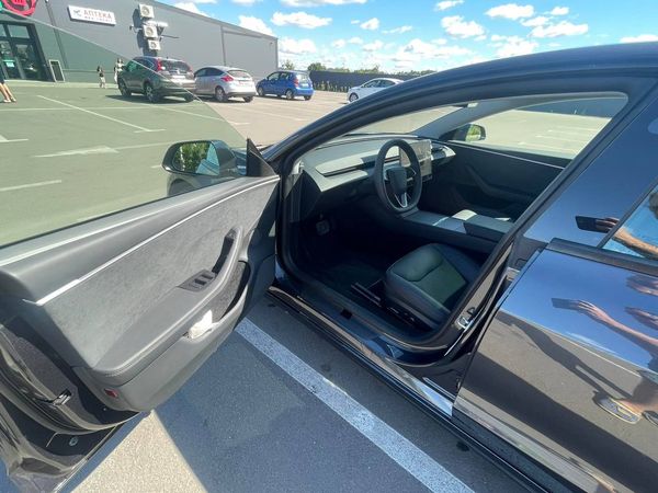 Авто на весілля Tesla Model 3 чорна з водієм