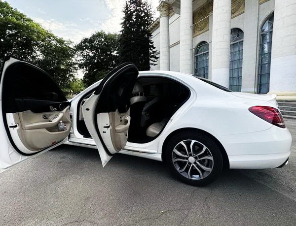 Mercedes Benz C300 на свадьбу заказать мерседес киев
