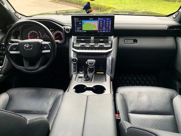  Toyota Land Cruiser 300 прокат внедорожник на свадьбу с водителем без водителя