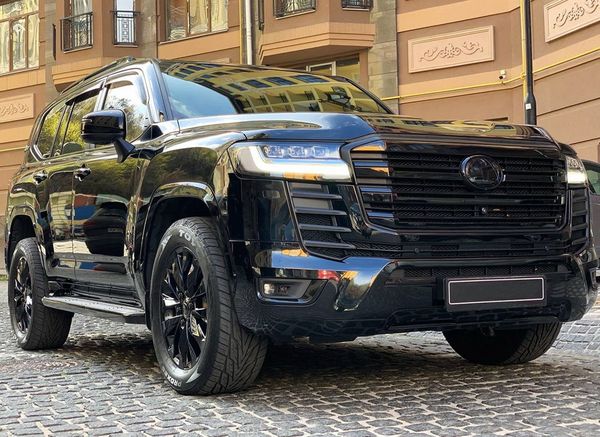  Toyota Land Cruiser 300 прокат позашляховик на весілля з водієм без водія