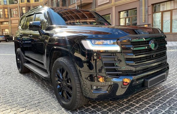  Toyota Land Cruiser 300 прокат позашляховик на весілля з водієм без водія