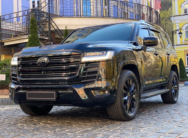  Toyota Land Cruiser 300 прокат позашляховик на весілля з водієм без водія