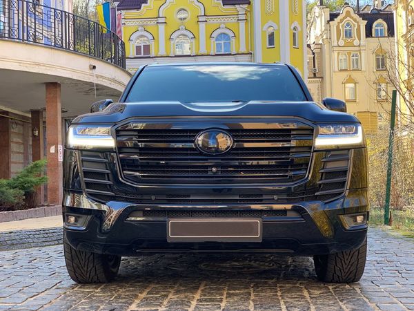  Toyota Land Cruiser 300 прокат позашляховик на весілля з водієм без водія
