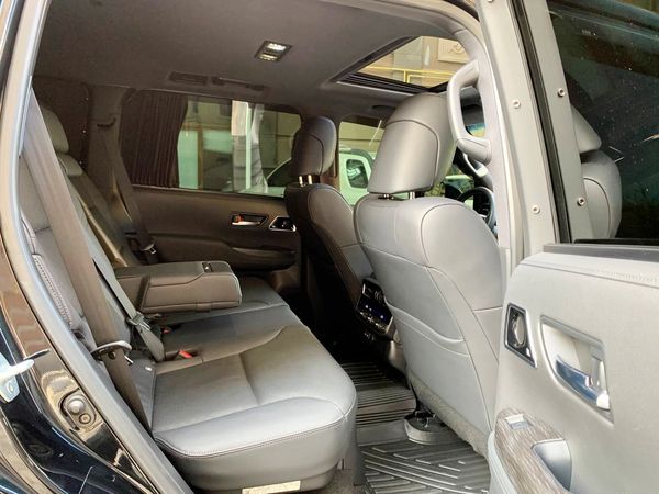  Toyota Land Cruiser 300 прокат позашляховик на весілля з водієм без водія
