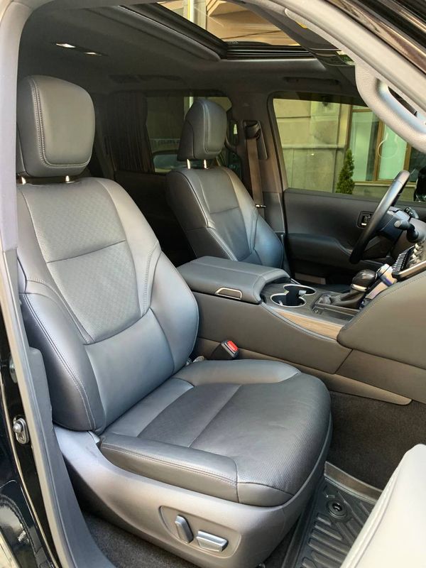  Toyota Land Cruiser 300 прокат позашляховик на весілля з водієм без водія