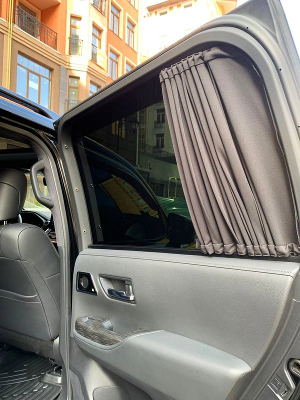  Toyota Land Cruiser 300 прокат позашляховик на весілля з водієм без водія