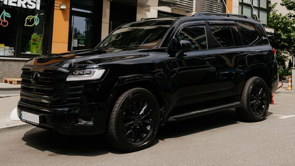  Toyota Land Cruiser 300 прокат внедорожник на свадьбу с водителем без водителя