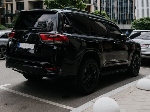  Toyota Land Cruiser 300 прокат внедорожник на свадьбу с водителем без водителя