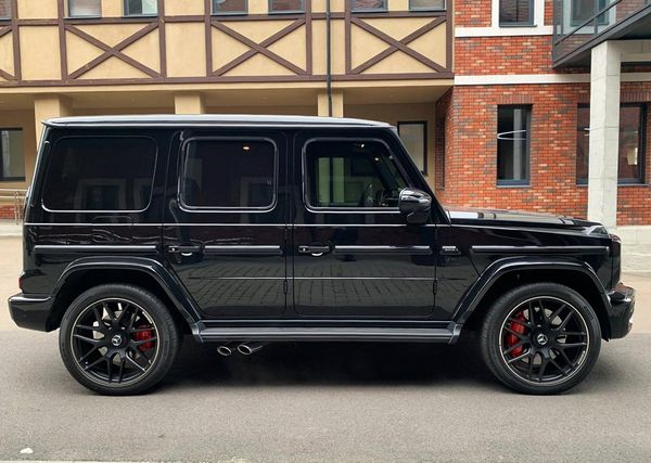 Оренда Mercedes-Benz G63 AMG гелік на весілля