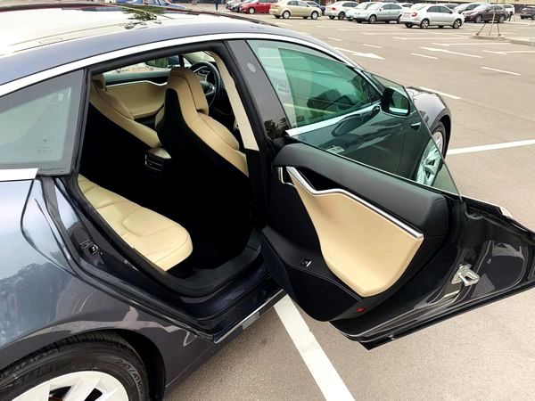 TESLA Model S75D серая прокат без водителя аренда с водителем