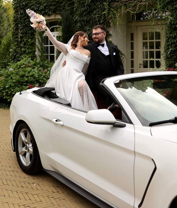 Ford Mustang GT білий на весілля прокат оренда кабріолет з водієм на весілля