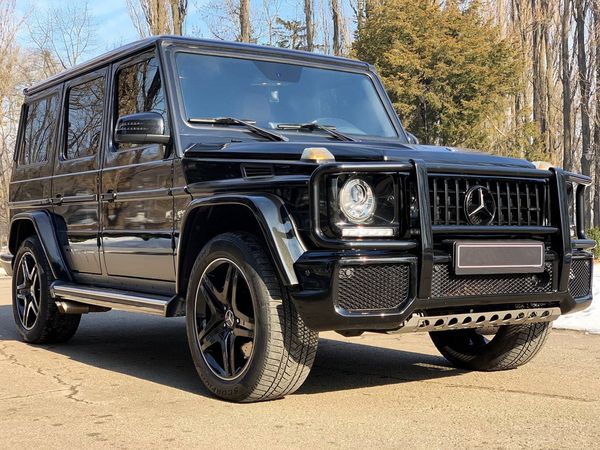 Джип Mercedes Benz G63 оренда прокат без водія з водієм на весілля мерс кубік гелентваген