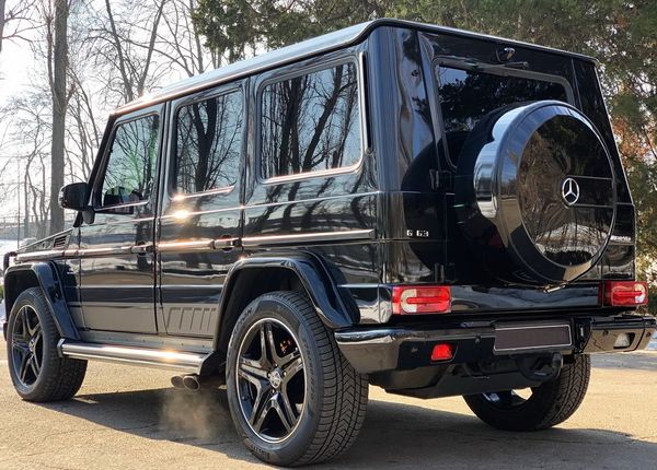 Джип Mercedes Benz G63 оренда прокат без водія з водієм на весілля мерс кубік гелентваген