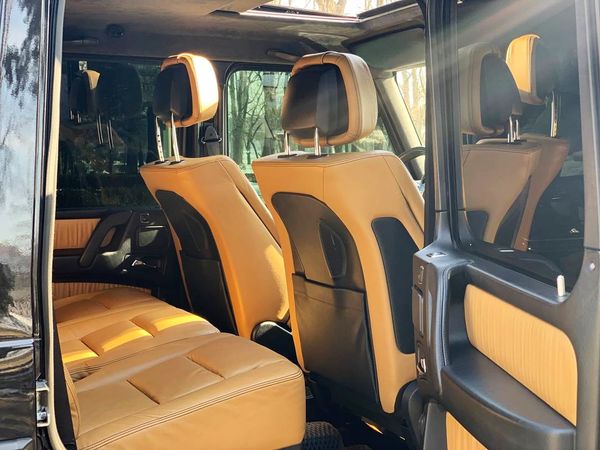 Джип Mercedes Benz G63 оренда прокат без водія з водієм на весілля мерс кубік гелентваген