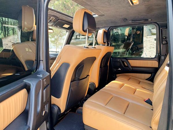 Джип Mercedes Benz G63 оренда прокат без водія з водієм на весілля мерс кубік гелентваген