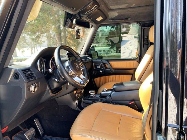 Джип Mercedes Benz G63 оренда прокат без водія з водієм на весілля мерс кубік гелентваген