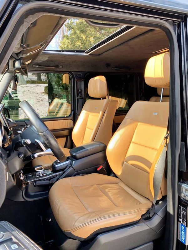 Джип Mercedes Benz G63 оренда прокат без водія з водієм на весілля мерс кубік гелентваген