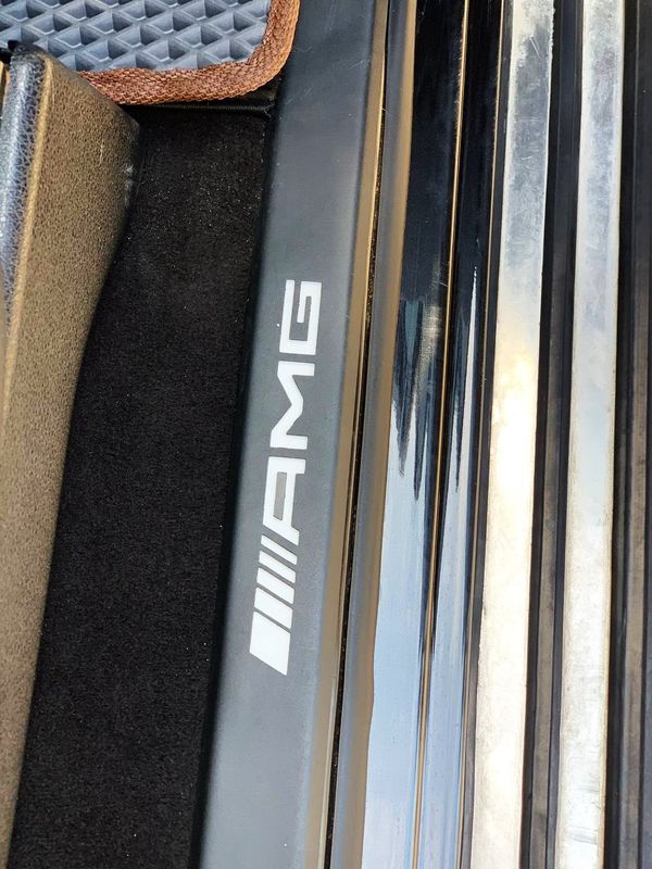 Джип Mercedes Benz G63 оренда прокат без водія з водієм на весілля мерс кубік гелентваген