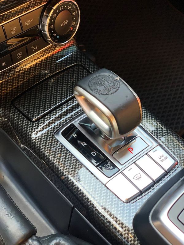 Джип Mercedes Benz G63 оренда прокат без водія з водієм на весілля мерс кубік гелентваген