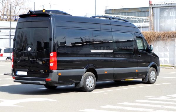 Микроавтобус Mercedes Sprinter черный на свадьбу трансфер