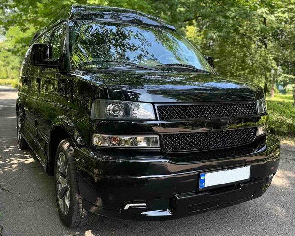 Мікроавтобус Chevrolet Express замовити з водієм на весілля