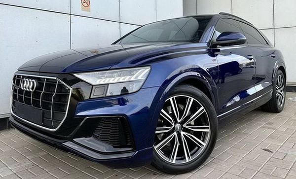 Джип Audi Q8 синий прокат аренда c водителем без водителя 