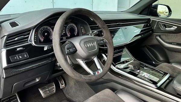 Джип Audi Q8 синий прокат аренда c водителем без водителя 