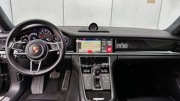 Прокат Porsche Panamera 4S E-Hybrid в Киеве без водителя на свадьбу фотосессию 