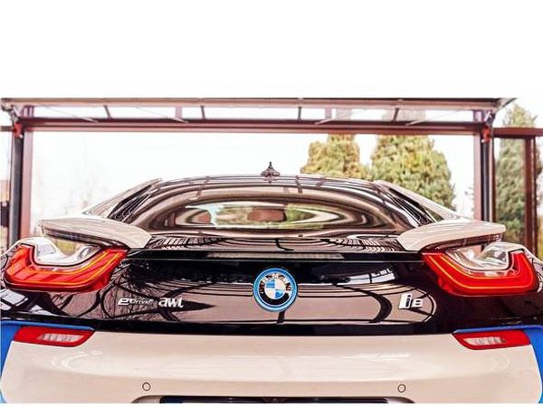 Аренда спорткара BMW I8 2017 на прокат с водителем спорткар тест драйв