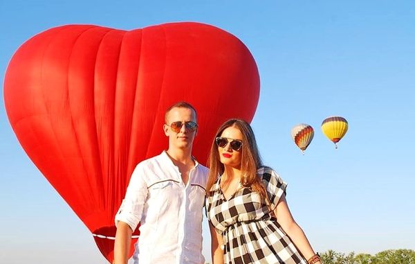 полет на воздушном шаре в форме Сердца предложение свидание на воздушном шаре