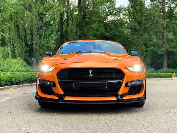 Ford Mustang GT оранжевый кабриолет взять на прокат без водителя арендовать с водителем на съемки