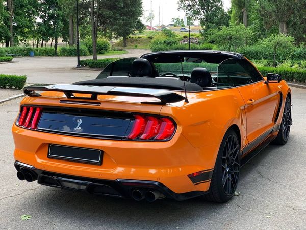 Ford Mustang GT оранжевый кабриолет взять на прокат без водителя арендовать с водителем на съемки