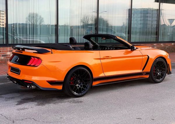Ford Mustang GT оранжевый кабриолет взять на прокат без водителя арендовать с водителем на съемки