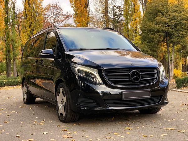 Микроавтобус Mercedes V класс с водителем без водителя заказать бус на свадьбу