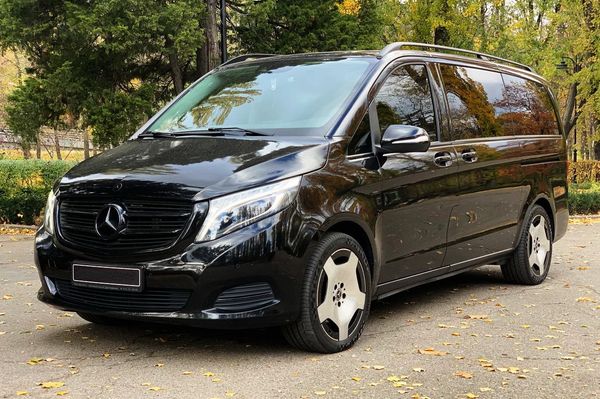 Микроавтобус Mercedes V класс с водителем без водителя заказать бус на свадьбу