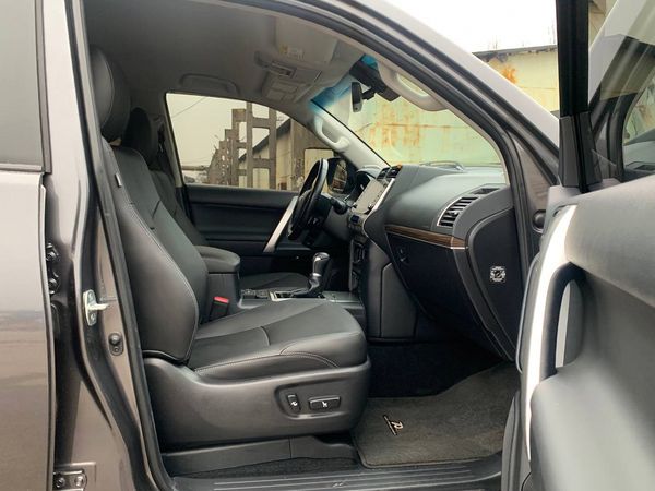 Прокат Toyota Prado 70 Anniversary без водія 