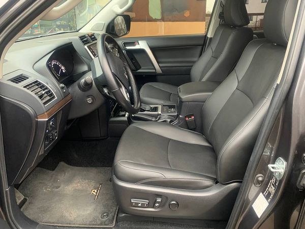 Прокат Toyota Prado 70 Anniversary без водія 