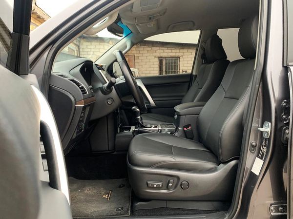 Прокат Toyota Prado 70 Anniversary без водія 