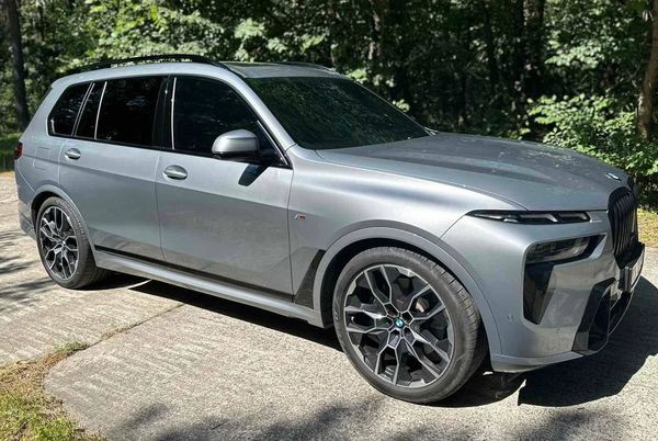 Оренда BMW X7 40D 2024 рік cірий з водієм