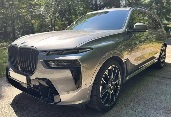 Оренда BMW X7 40D 2024 рік cірий з водієм