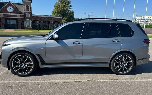 Оренда BMW X7 40D 2024 рік cірий з водієм