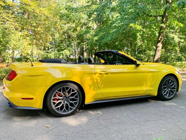 Ford Mustang желтый кабриолет аренда прокат с водителем без водителя