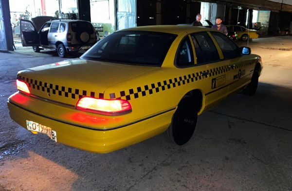 Аренда Chevrolet Caprice автомобиль желтое такси 