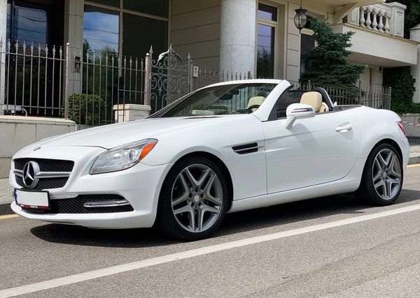 Кабриолет Mercedes SLK 250 белый прокат без водителя для свадьбы фотосессии съемки