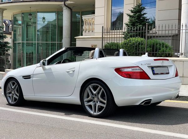 Кабриолет Mercedes SLK 250 белый прокат без водителя для свадьбы фотосессии съемки