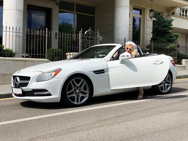 Кабриолет Mercedes SLK 250 белый прокат без водителя для свадьбы фотосессии съемки