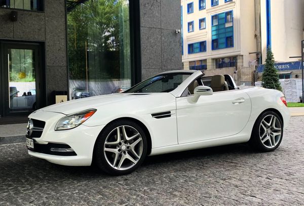 Кабриолет Mercedes SLK 250 белый прокат без водителя для свадьбы фотосессии съемки