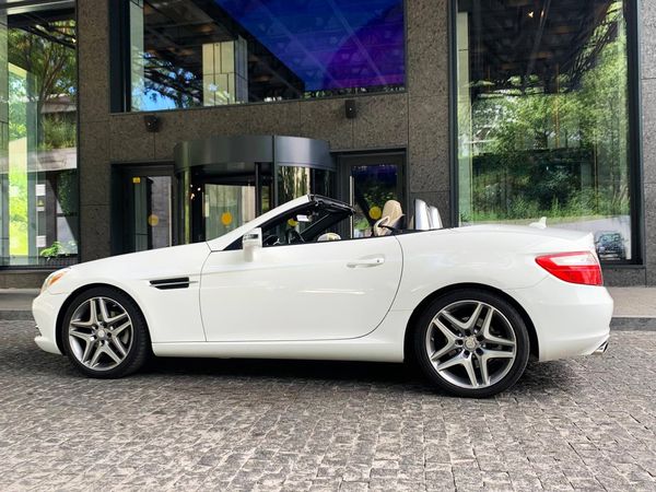 Кабриолет Mercedes SLK 250 белый прокат без водителя для свадьбы фотосессии съемки